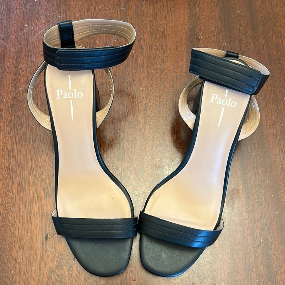 Linea Paola Emmie black ankle wrap heeled strappy sandals Size 9 NWOT